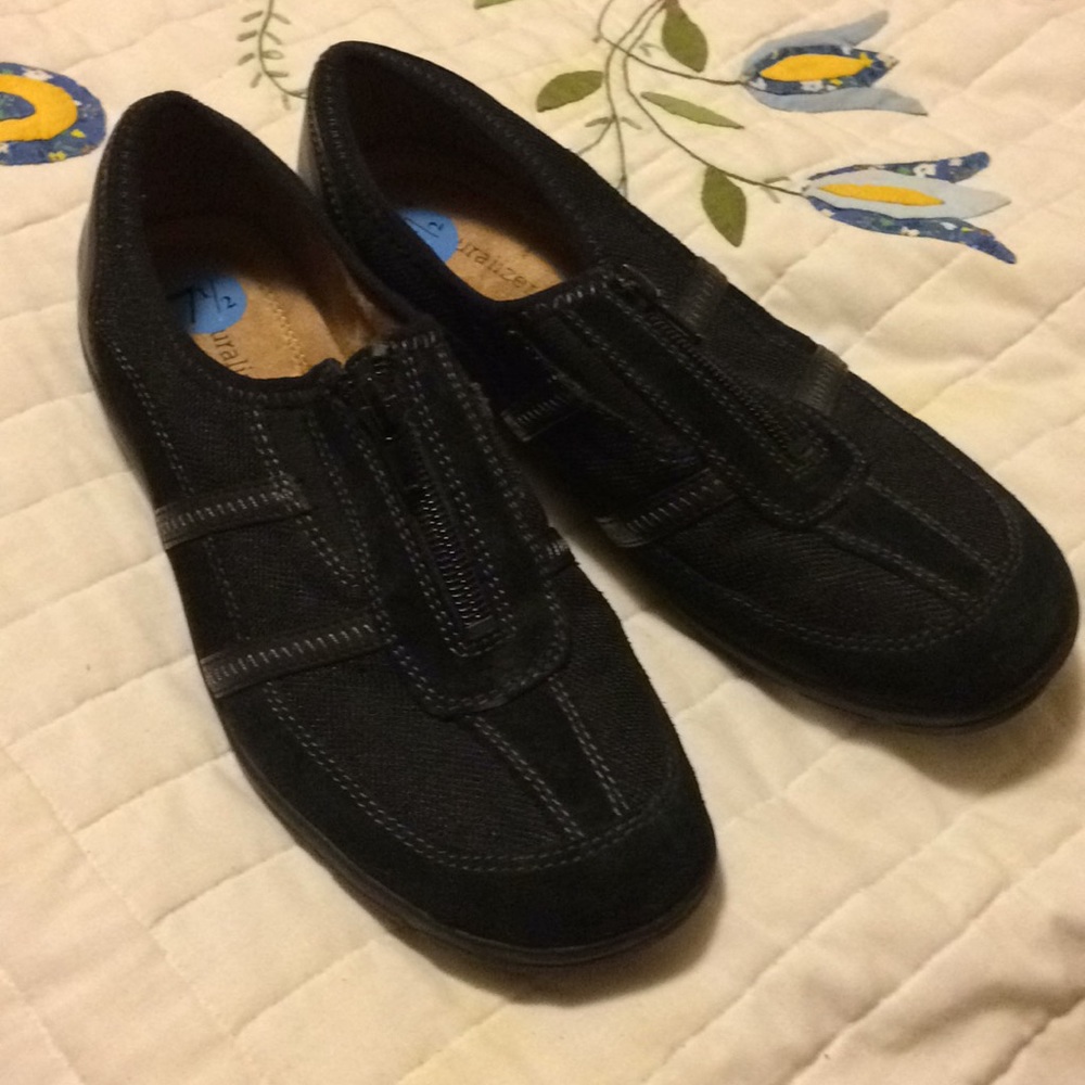 Naturalizer zip-up walking shoes